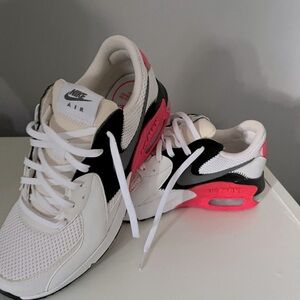 Women’s Nike Air Max, Size 7.5, White/black/pink